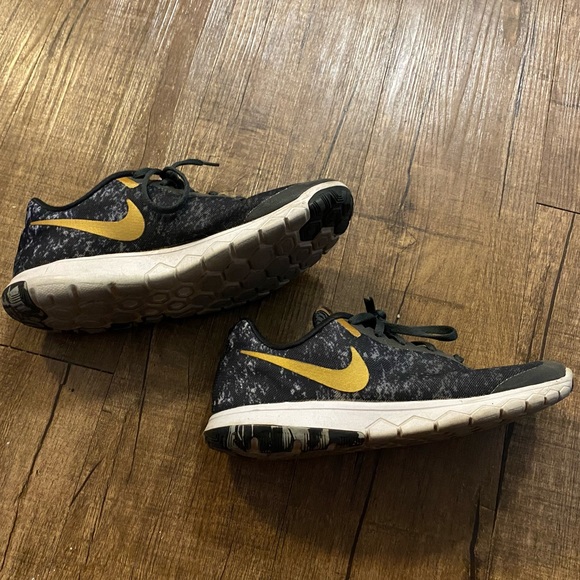Nike Flex Experience Run 6, Size 8 - Picture 4 of 5